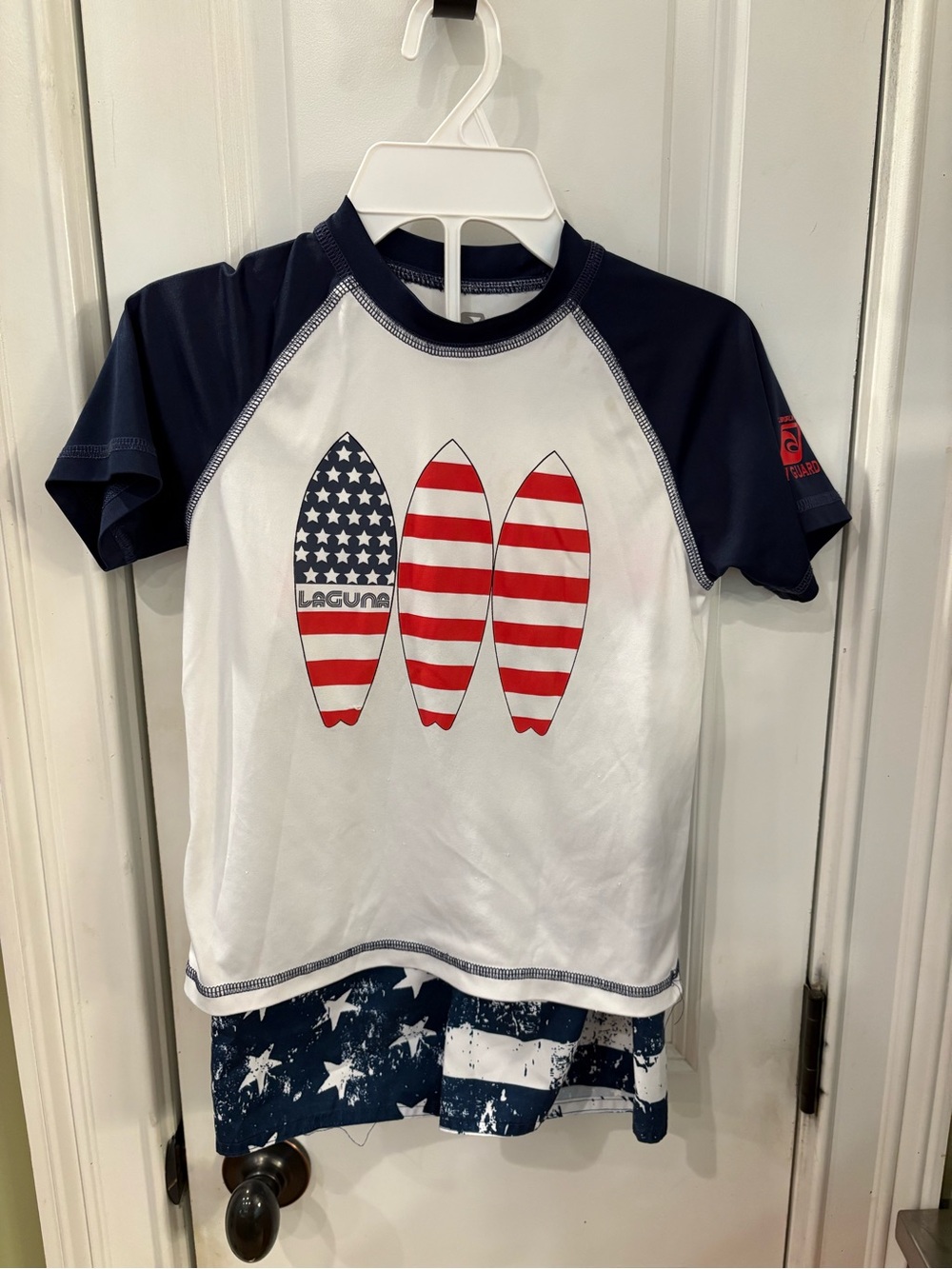 Laguna White & Navy Kids' American Surf Rashguard set preowned boys size 5/6